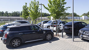 New charging stations for e-vehicles at Elsner Elektronik