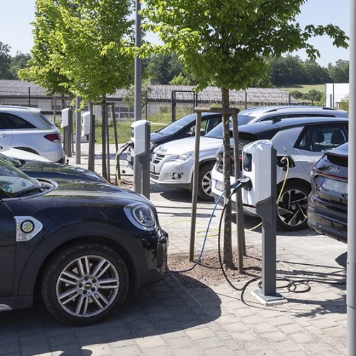 New charging stations for e-vehicles at Elsner Elektronik