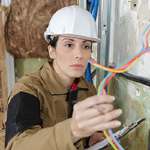 Female electrician being affected by the motherhood penalty